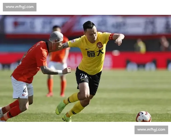 恒大对阵东方球迷情绪碰撞引发赛场内外热议风波持续发酵讨论升级